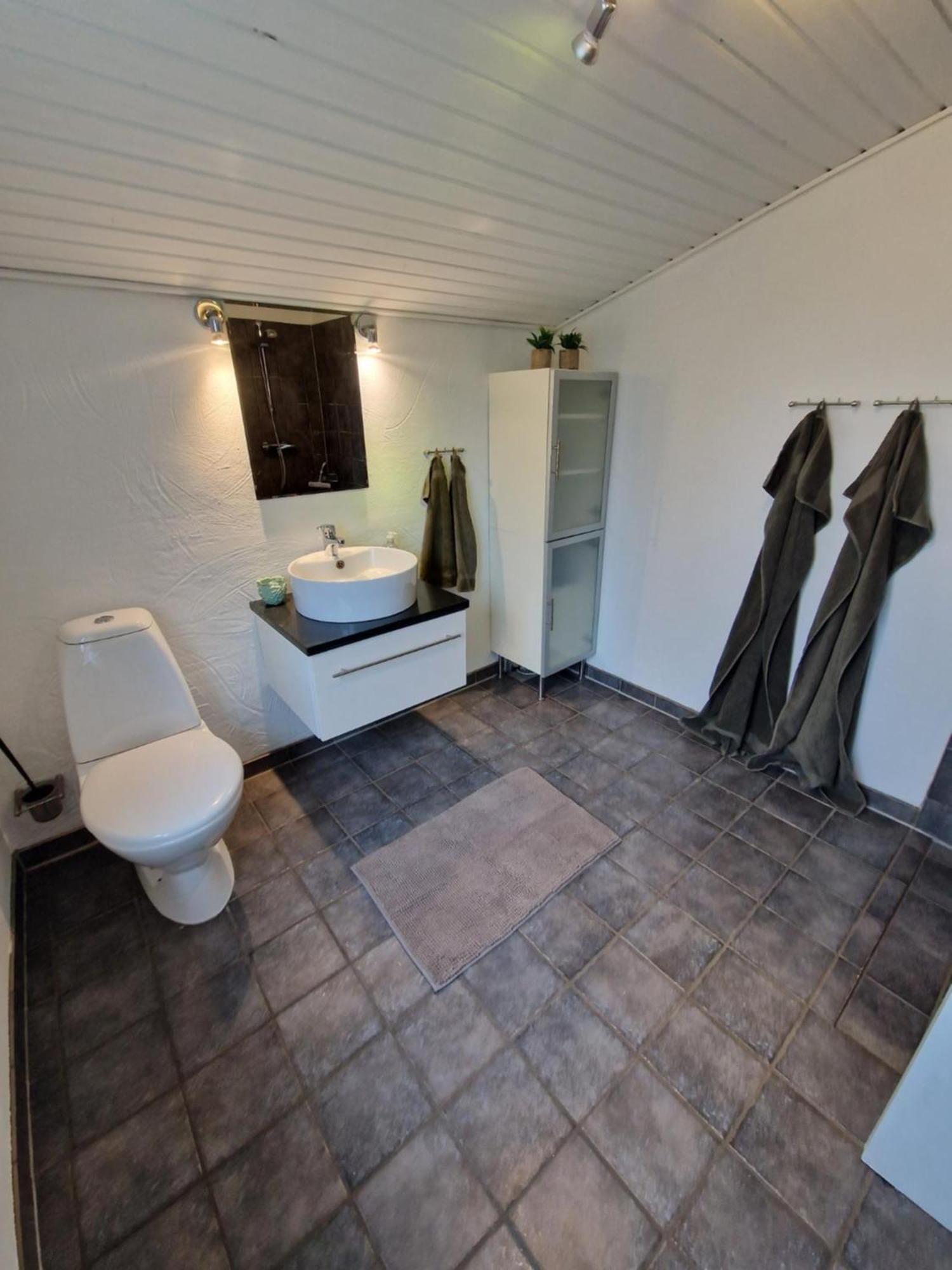 Rummeligt Og Stilfuldt Hus Naer Billund Med 4 Vaerelser Og Egen Have 格林斯泰兹 外观 照片